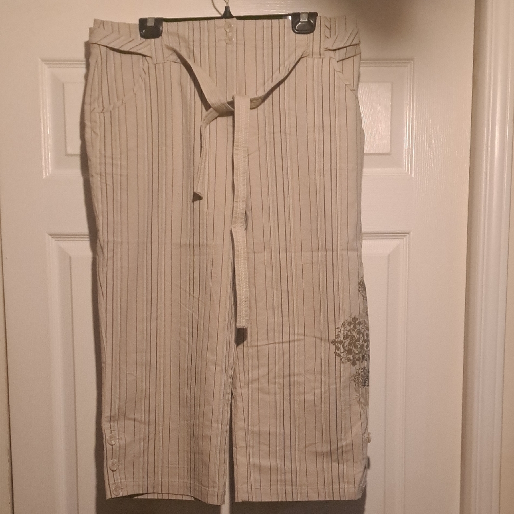 🎗Jessica Capri Kaki Pinstripe Womans Capris with Brown Stylish design & Belt 2